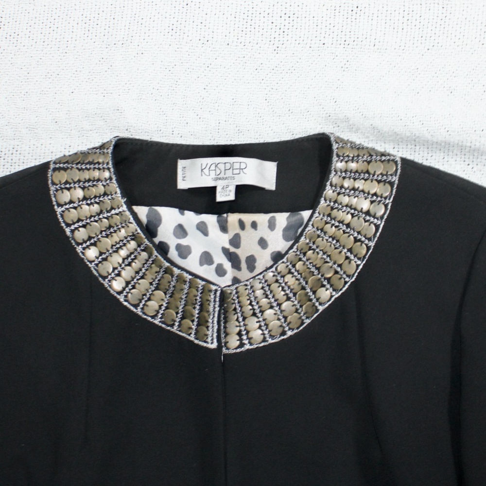 GORGEOUS Cropped Collarless Embellished Ja… - Picture 5 of 5